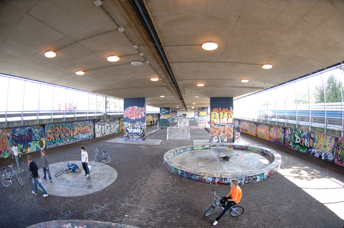 A8ernA western end - indoor cycling park