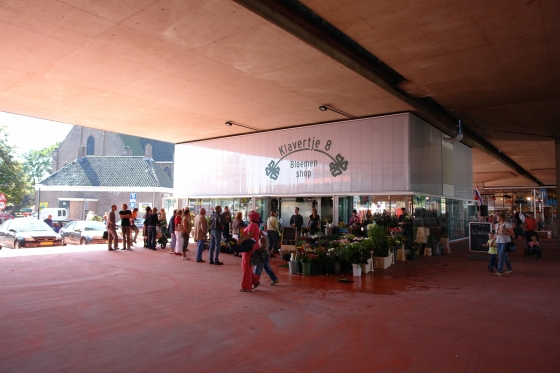 A8ernA central zone - covered square