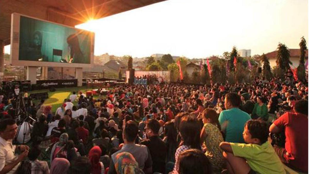Film Screening in the evening at Taman Film